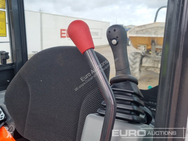 Lopatový nakládač Bobcat E19