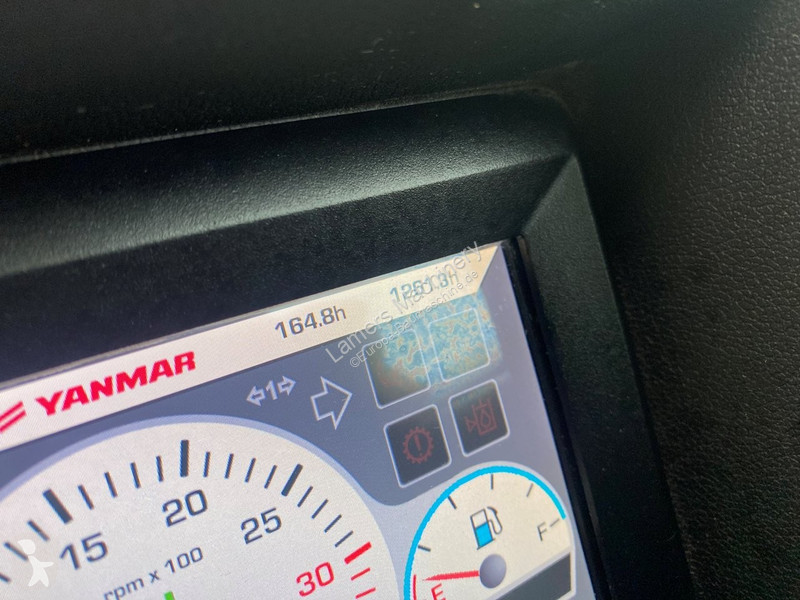 جرافة Yanmar B95w .