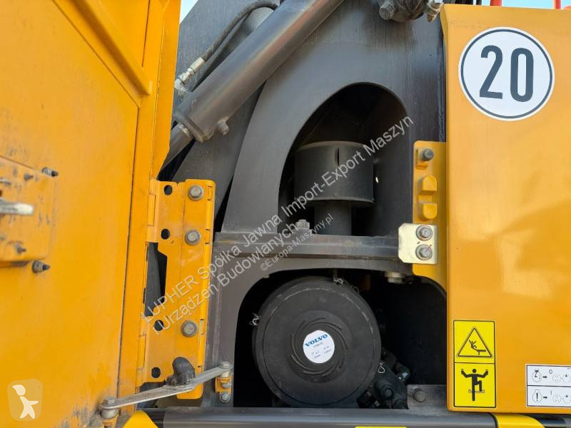 Lopatový nakládač Volvo EW240EMH