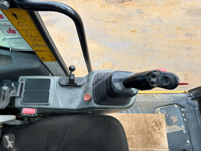 جرافة Liebherr Compact