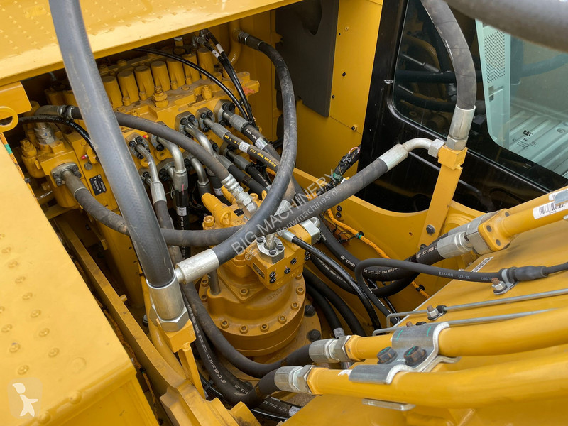 جرافة Caterpillar 3