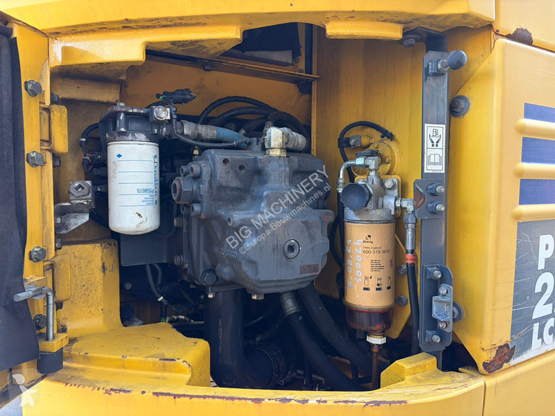 جرافة Komatsu 8