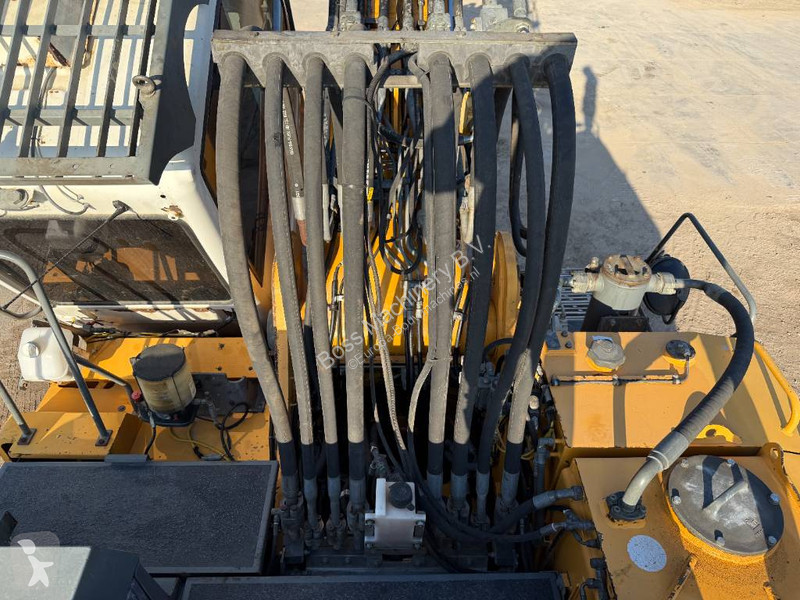 جرافة Liebherr UHD - 23 Meter Demolition Hydr...