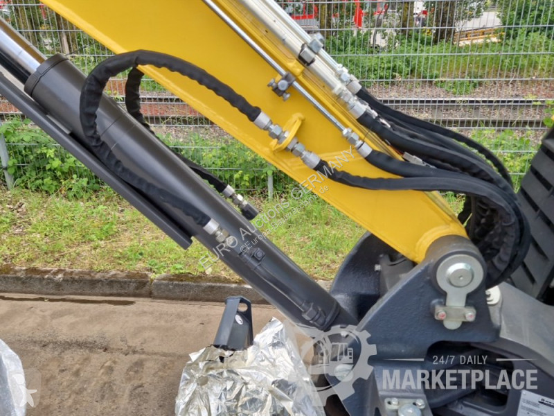 جرافة New Holland E58D