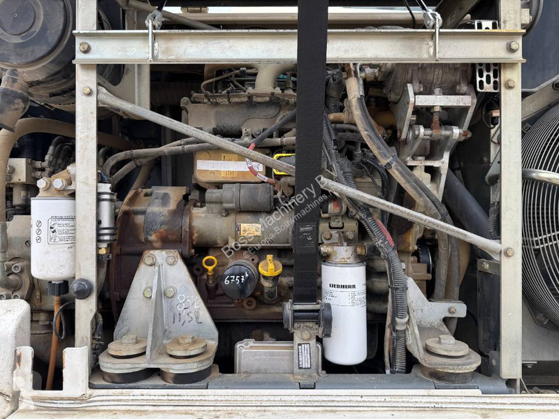 جرافة Liebherr R Compact - 5 Buckets + Forks +...