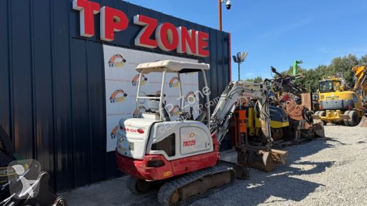 جرافة Takeuchi tb225 voies variables à 23 900 € ht
