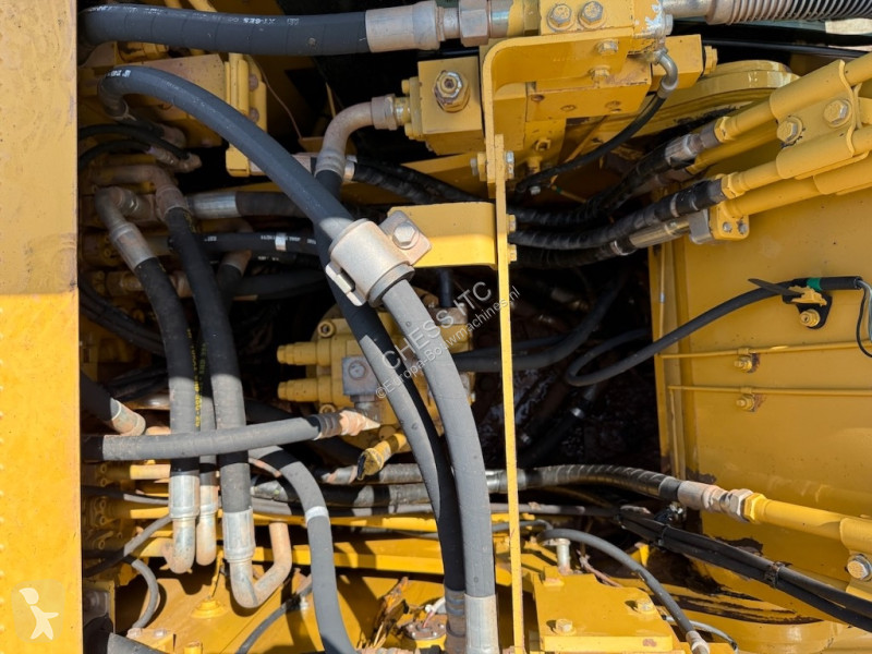 Escavatore Caterpillar L