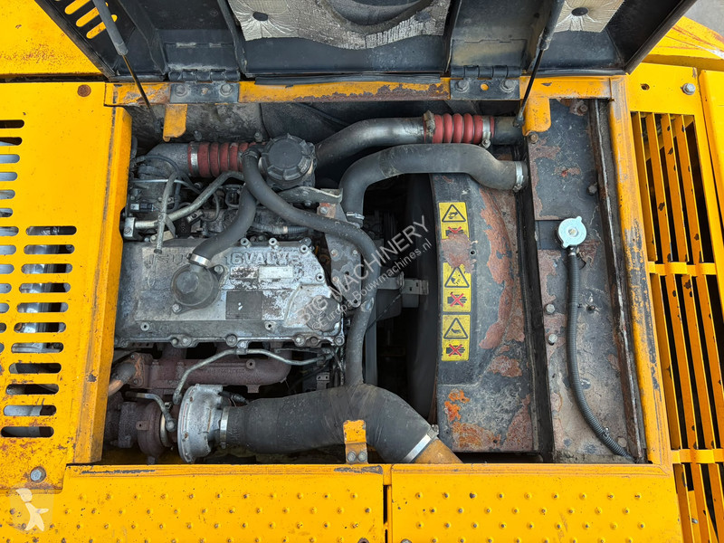 جرافة JCB