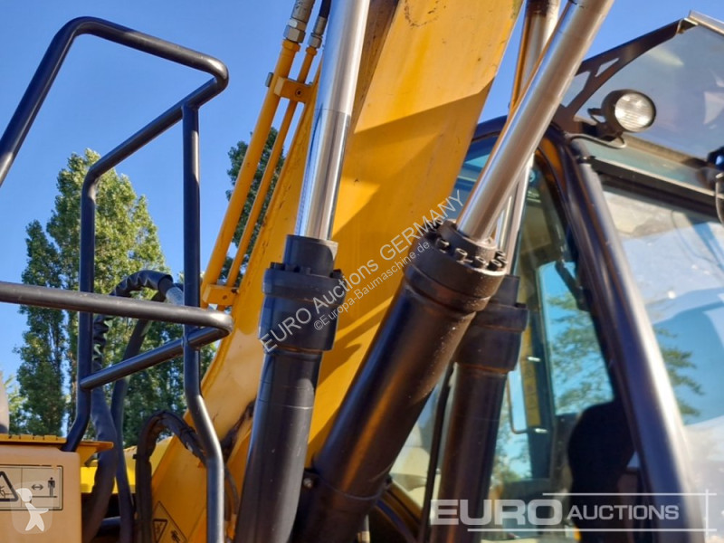 جرافة JCB