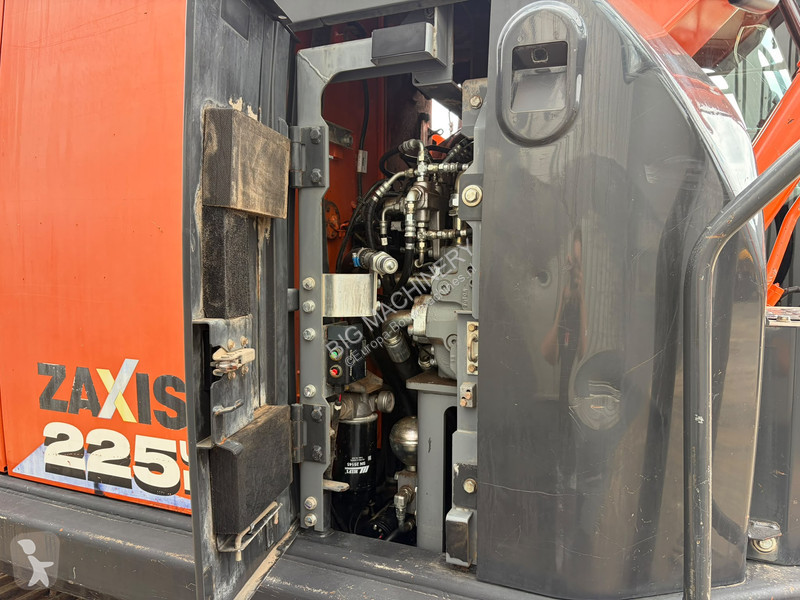 Rýpadlo Hitachi 5LC