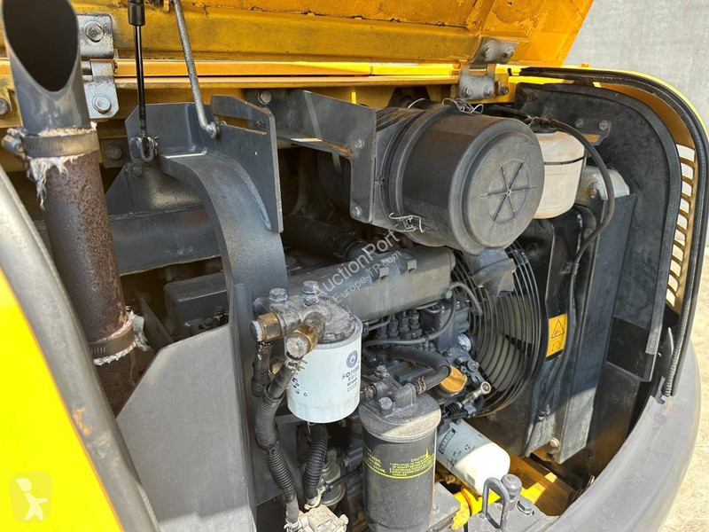 جرافة Komatsu 7