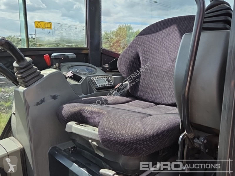 Багер Bobcat E20