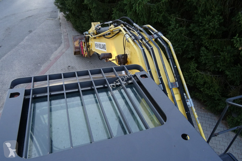 Lopatový nakládač New Holland WE150B Pro