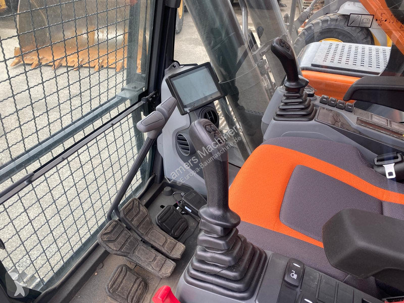 Lopatový nakládač Develon DX360LCA-7M .