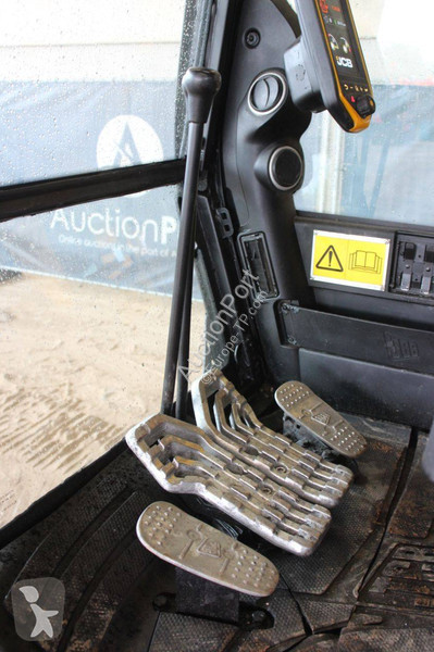 Excavator JCB
