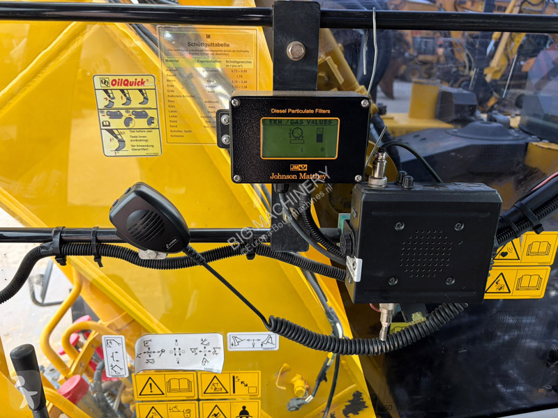 Багер Hitachi