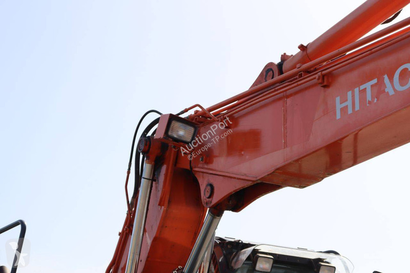 جرافة Hitachi ZX140W-6
