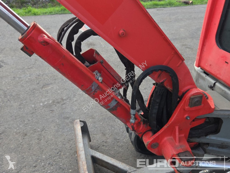 جرافة Volvo ECR25D