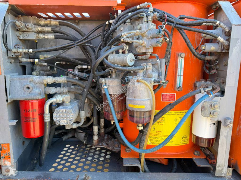 جرافة Hitachi 3 - Hammer Lines / Quick Coupler