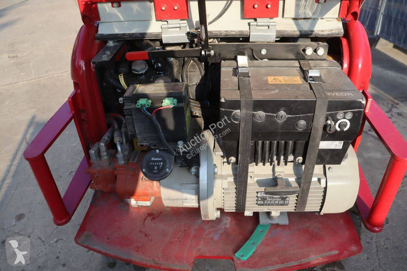 جرافة Takeuchi TB216