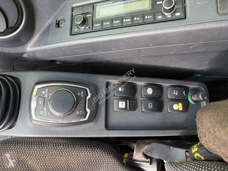 جرافة Hyundai HX260L