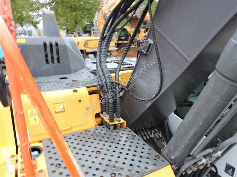 Багер Volvo ECR235