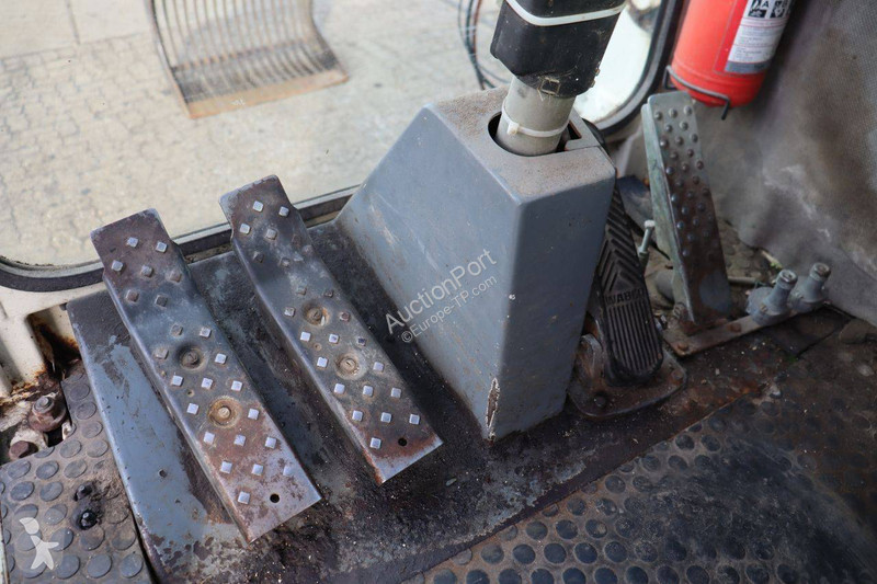 جرافة Schaeff TW85