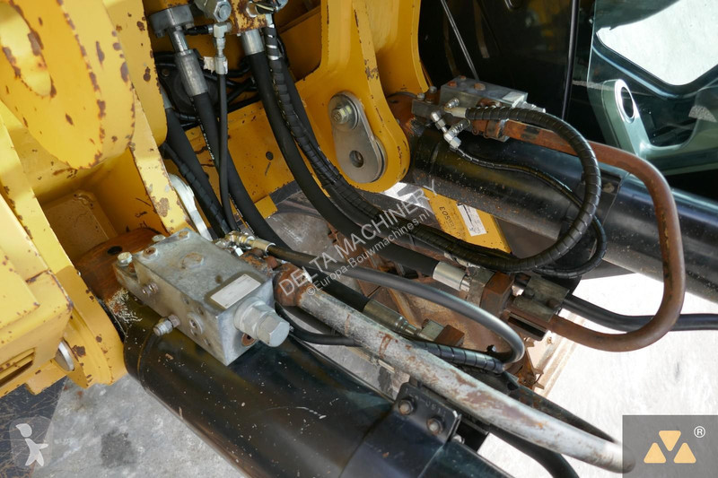 Багер Caterpillar LME