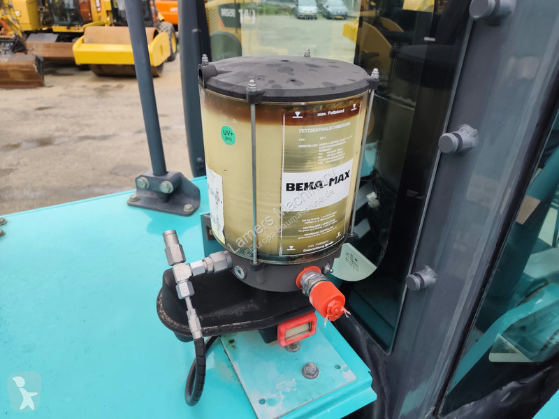 جرافة Kobelco SK350 NLC-9 .