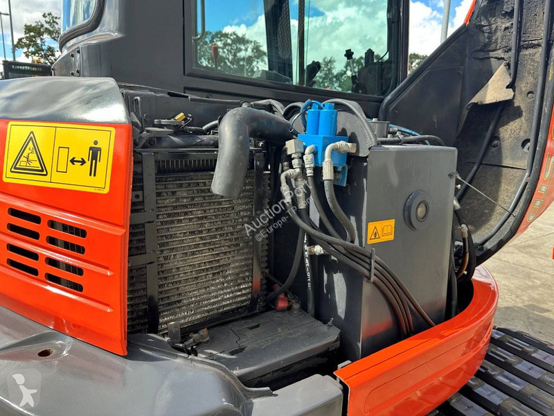 Escavadora Kubota SZ