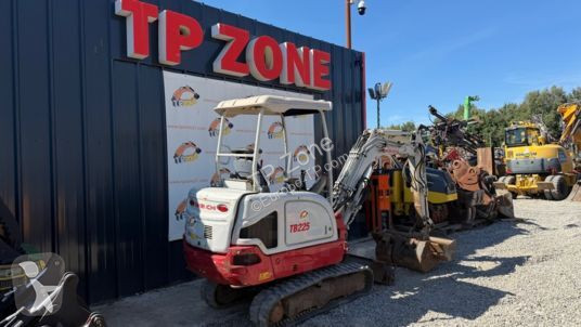 Escavadora Takeuchi
