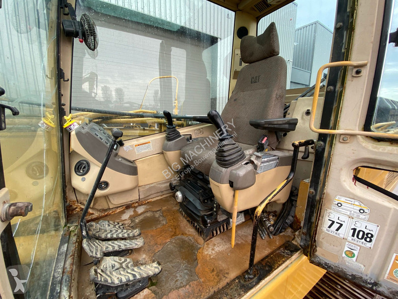 Rýpadlo Caterpillar UHD Demolition