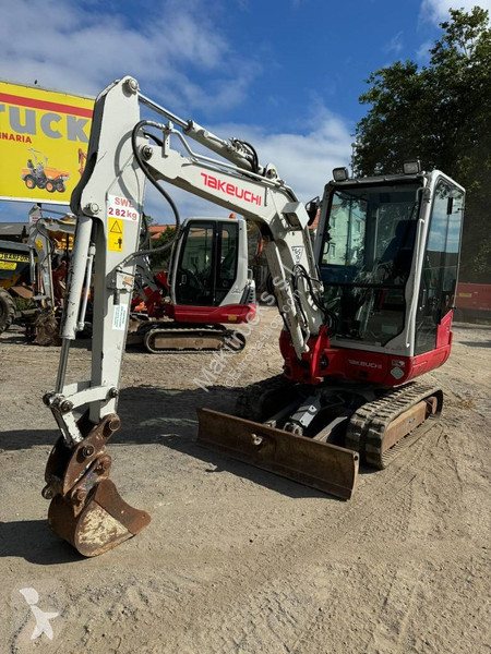 جرافة Takeuchi 230