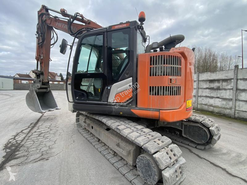Escavadora Hitachi 135US-7
