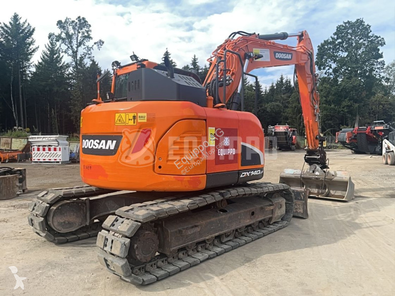 Excavadora Doosan -5 with Lehnhoff SW10-3...