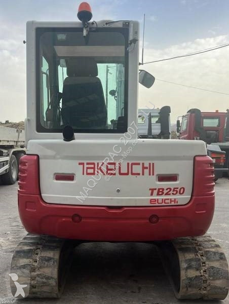 Excavadora Takeuchi