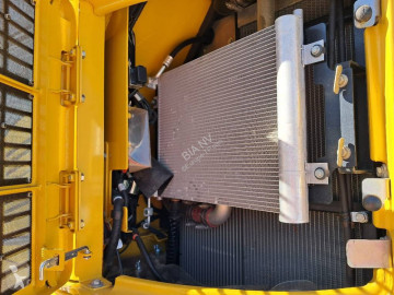Колесен багер Komatsu