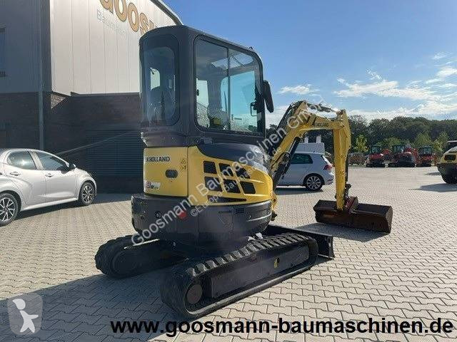 Escavadora New Holland E29B SR