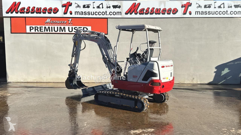 Escavatore Takeuchi TB225