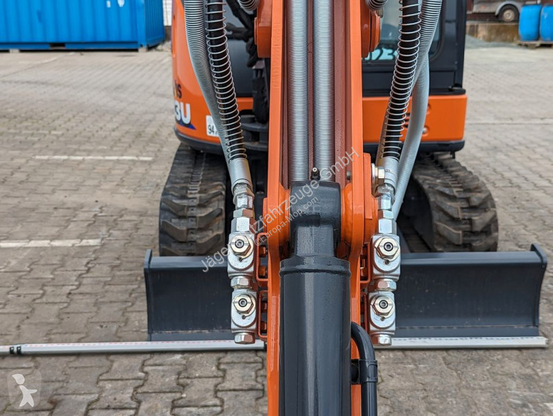 Excavadora Hitachi ZX33 -- Netto:...