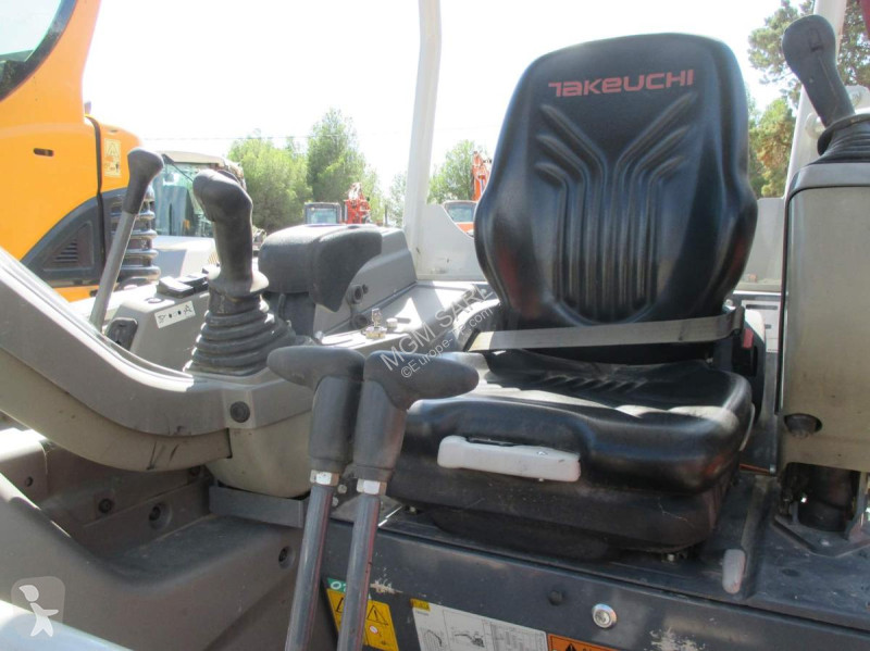 Excavadora Takeuchi TB325