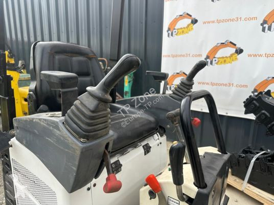 Lopatový nakládač Bobcat e10 joystick à 12500€ ht