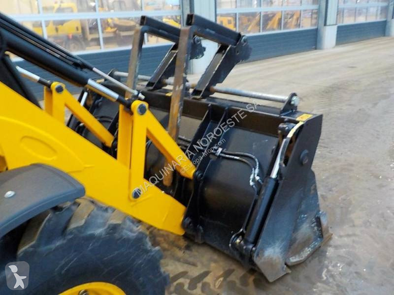 Buldoexcavator JCB