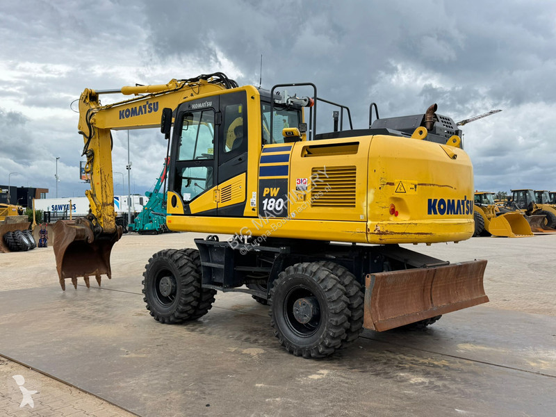 Lopatový nakládač Komatsu -11