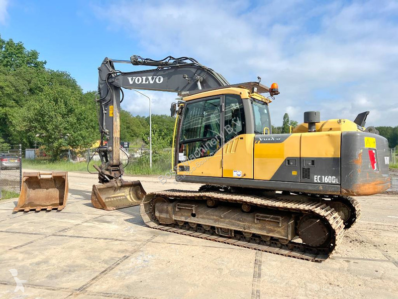 Excavadora Volvo L - 7.255 hours - 2 buckets