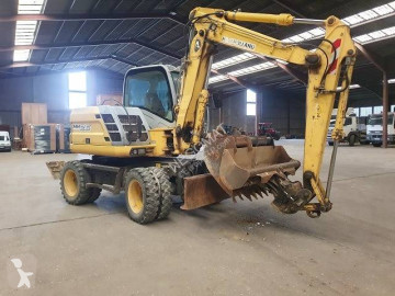 Pelle sur pneus New Holland