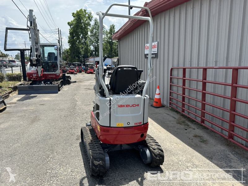 Escavadora Takeuchi TB210R