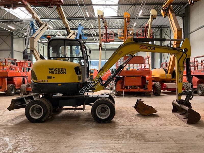 Escavadora Neuson 6503 WD