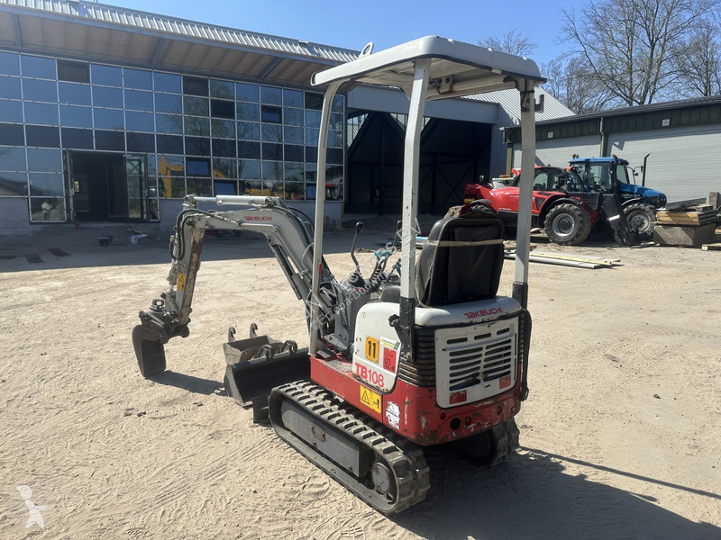 Excavadora Takeuchi 3 buckets