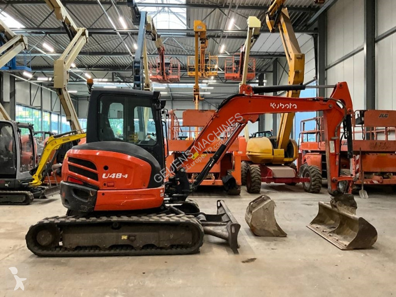 Lopatový nakládač Kubota U 48-4